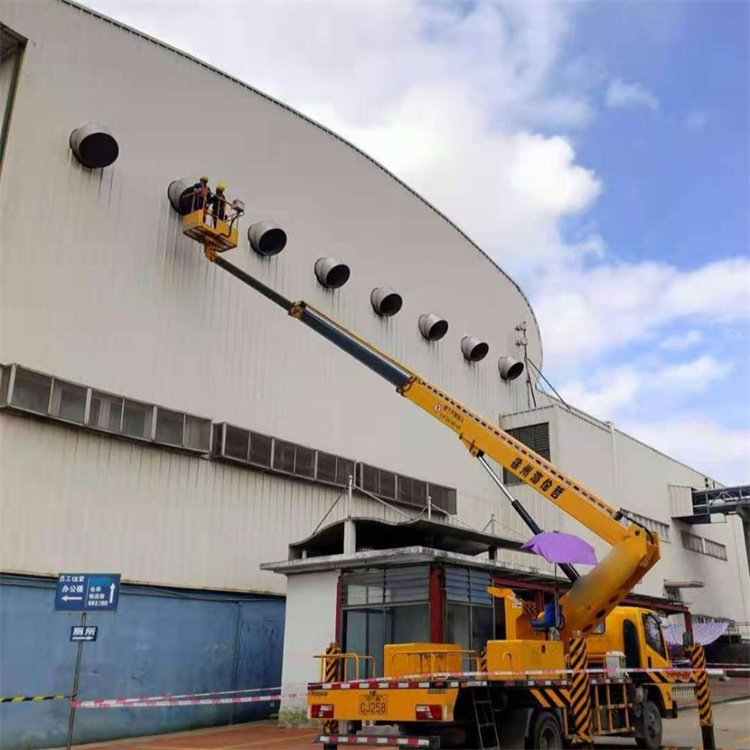 连江县高空作业车出租服务：专业广告牌安装解决方案